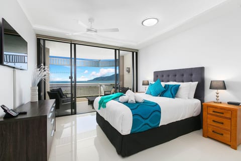 Cairns Luxury Seafront Apartment Condo in Cairns
