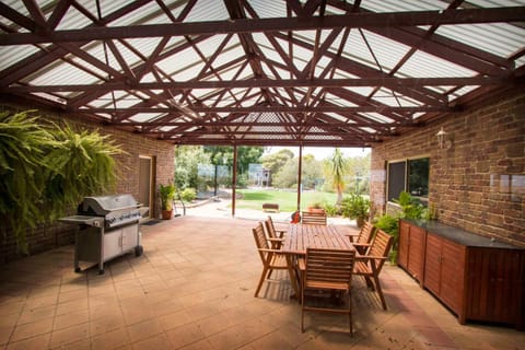 Patio, BBQ facilities