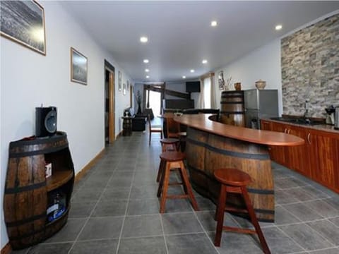 Communal lounge/ TV room, Coffee/tea facilities, Kitchen or kitchenette, Living room, Dining area