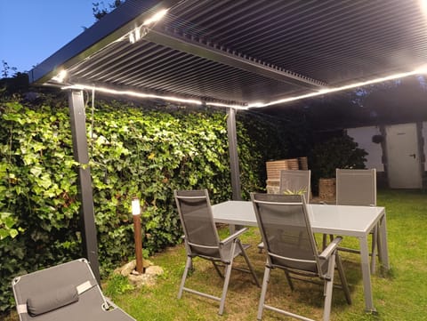 Garden, Dining area