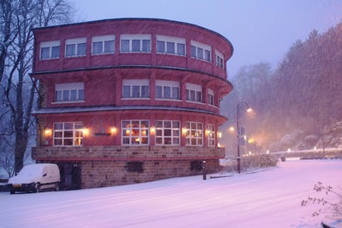 Restaurant/places to eat, Facade/entrance