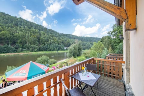 Balcony/Terrace, Mountain view, River view