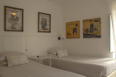 Vinnus Guesthouse Bed and Breakfast in Ericeira