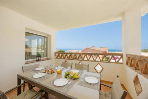 Day, View (from property/room), Balcony/Terrace, Seating area, Dining area, Sea view