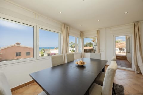 View (from property/room), Living room, Seating area, Dining area, Sea view