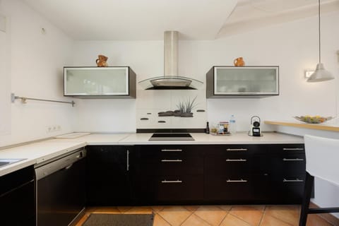 Kitchen or kitchenette, dishwasher, stove, kitchen