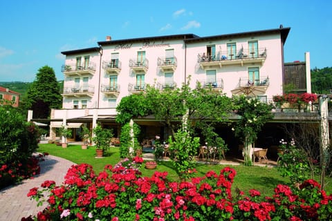 Facade/entrance, Garden