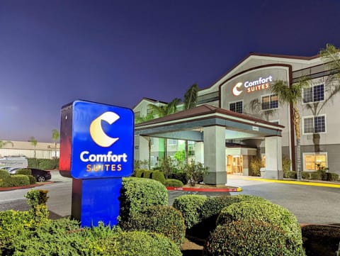 Comfort Suites Fresno River Park Hotel in Fresno