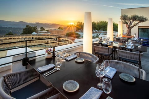 Restaurant/places to eat, Balcony/Terrace, Mountain view, Sunset