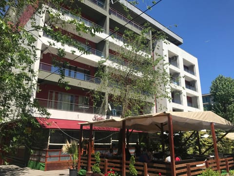 Coralia Luna Park Apartments Condo in Constanta