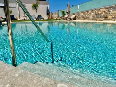 Pool view, Pool view