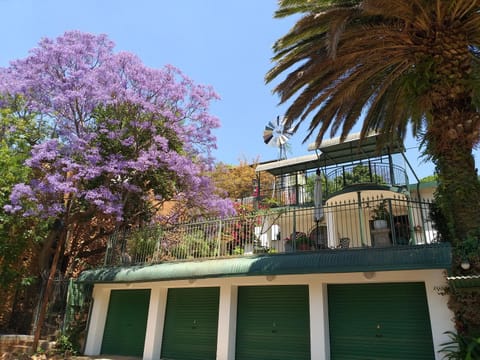 Property building, Spring, Day, Balcony/Terrace