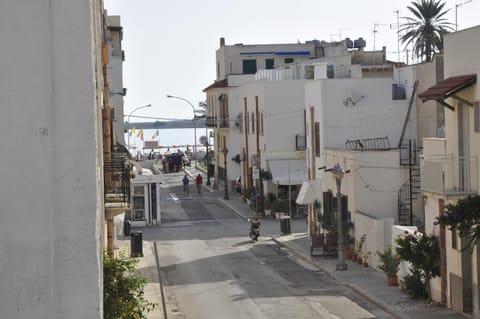 Nearby landmark, Neighbourhood, Beach, Shopping Area