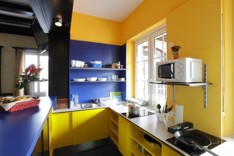 Restaurant/places to eat, Kitchen or kitchenette