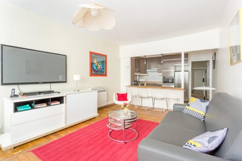 Communal lounge/ TV room, TV and multimedia, Living room, Seating area, Dining area, oven