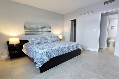The Tides 1bedroom apt 3rd floor We are on the Beach! Condominio in Hollywood Beach
