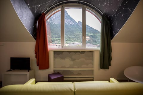 Lounge or bar, Seating area, Mountain view