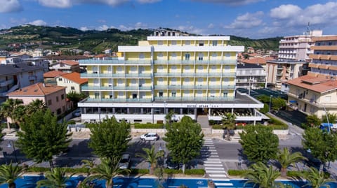 Property building, Facade/entrance, Day, Bird's eye view, Summer, On site, Street view