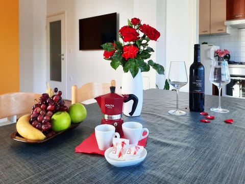Food and drinks, Dining area
