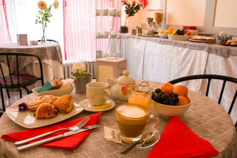 Food and drinks, Buffet breakfast