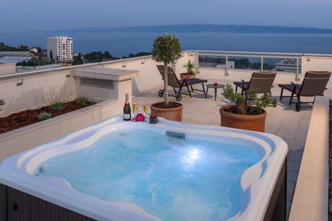 Hot Tub, Balcony/Terrace, Sea view