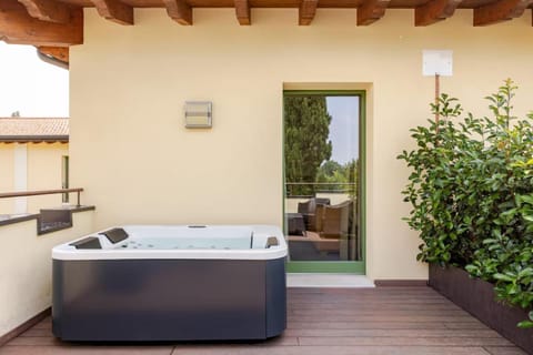 Hot Tub, Open Air Bath