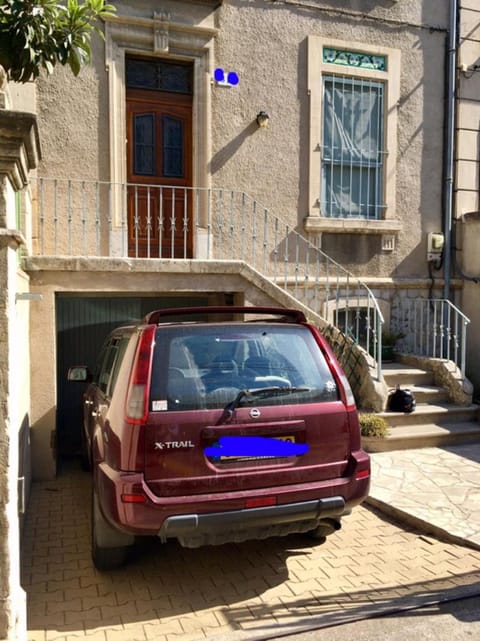 Chez Catherine House in Arles