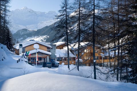 Property building, Skiing