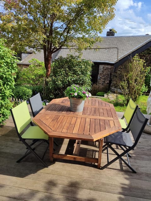 Patio, Garden, Dining area