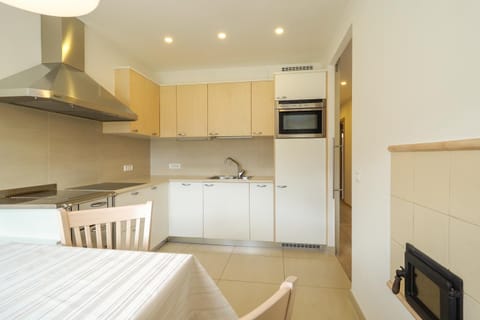 Kitchen or kitchenette, Landmark view, Mountain view