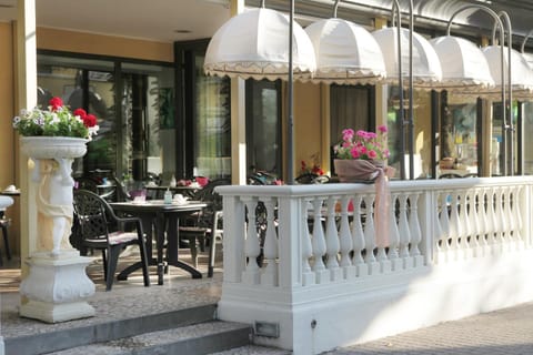 Patio, Lounge or bar, Floor plan, Buffet breakfast, Italian breakfast, Quiet street view