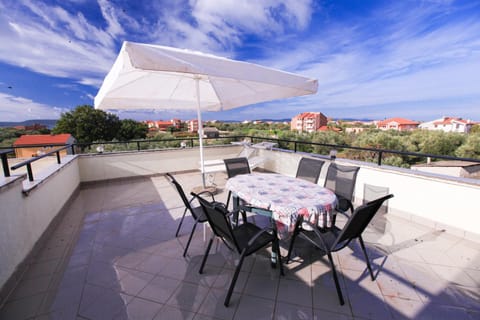 Day, Summer, View (from property/room), Balcony/Terrace, Seating area, City view