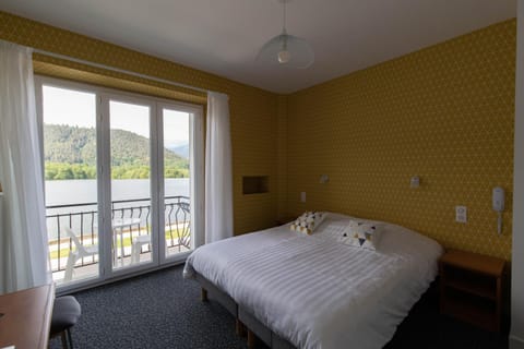 Bed, Balcony/Terrace, Other, Photo of the whole room, Bedroom, Lake view, Mountain view