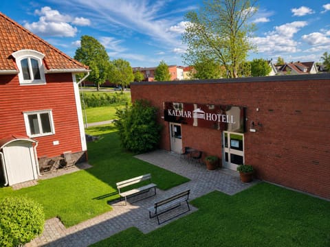 Property building, Day, Garden, Garden view