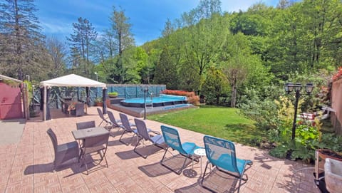 Patio, Spring, Day, Natural landscape, Garden, Garden view, Pool view, Swimming pool, sunbed