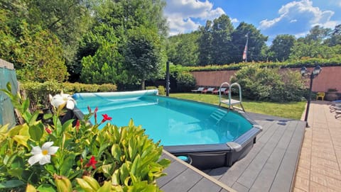 Shower, Day, Garden, Garden view, Pool view, Swimming pool, sunbed