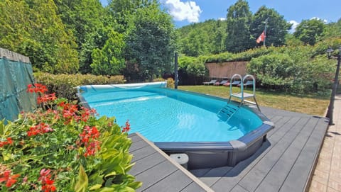 Shower, Summer, Garden, Garden view, Swimming pool, sunbed