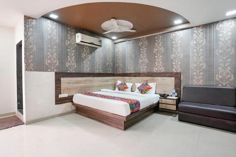FabHotel Royal City Hotel in Ahmedabad