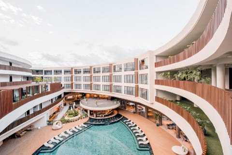 Facade/entrance, Bird's eye view, Swimming pool