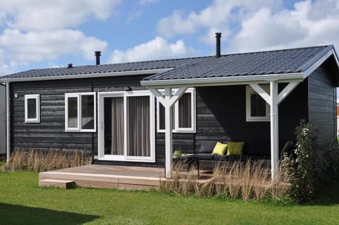 Minicamping de Boshoek Chalet in Vrouwenpolder