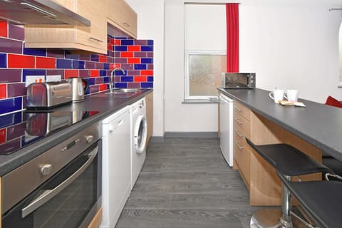 Kitchen or kitchenette, dishwasher, minibar, oven, pet friendly, stove, toaster