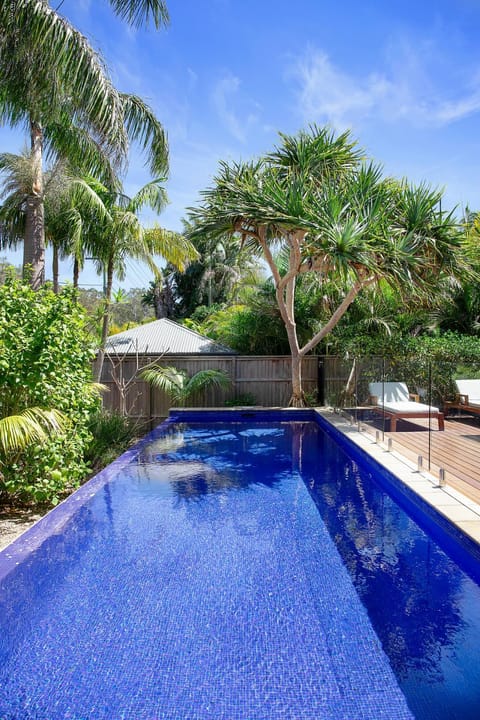 Away Guesthouse- Away on Shirley Lane Bed and Breakfast in Byron Bay