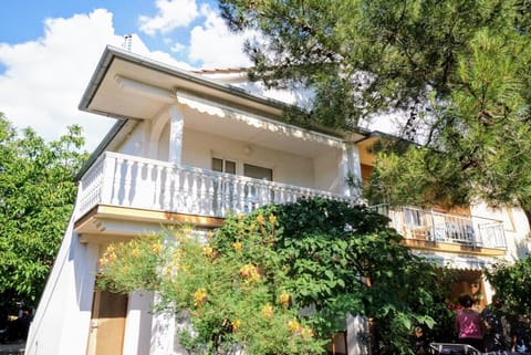 BBQ facilities, Balcony/Terrace, air conditioner
