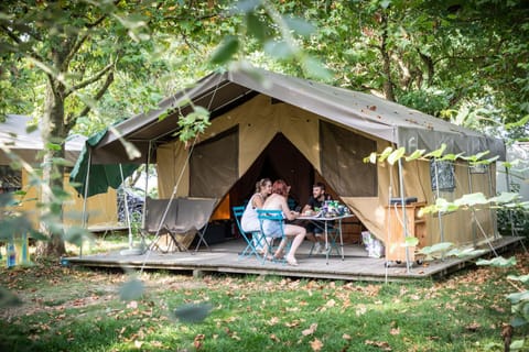 Huttopia Gorges du Verdon Campground/ 
RV Resort in Verdon Gorge