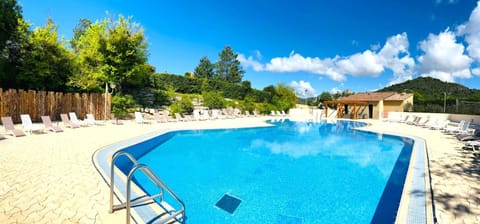 Swimming pool, sunbed