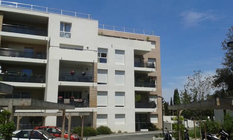 Facade/entrance, Balcony/Terrace