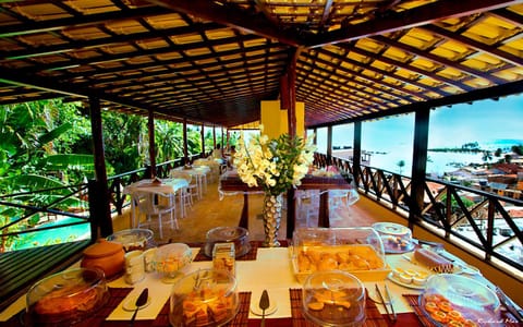 Restaurant/places to eat, View (from property/room), Food and drinks, Sea view, Breakfast, Buffet breakfast