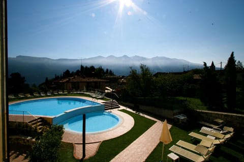 Photo of the whole room, Swimming pool