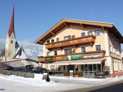 Spacious Apartment in Uderns near Ski Area Eigentumswohnung in Uderns