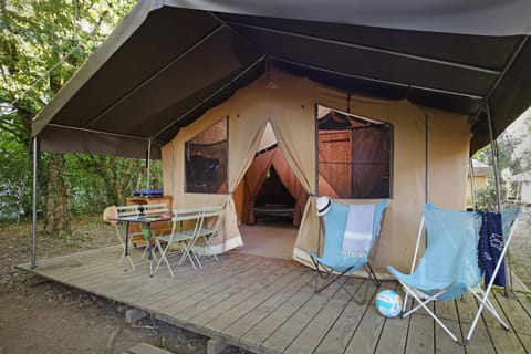 Patio, Photo of the whole room, Dining area